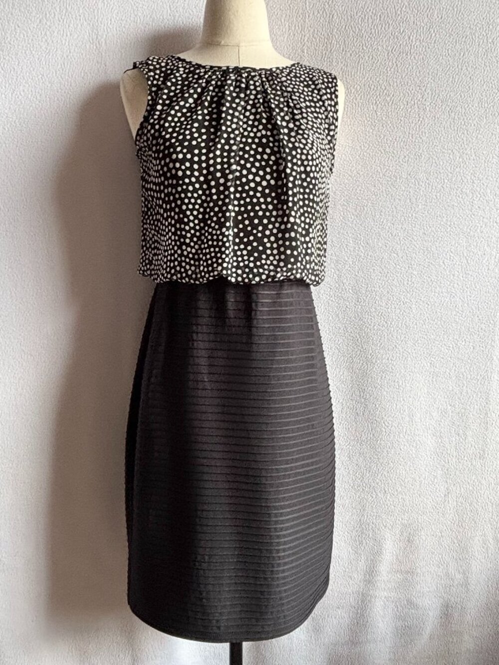 London Times Black & White Sleeveless Sheath Dress